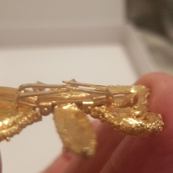 vintage goldtone butterfly broach/pin Estate sale find - Picture 7 of 10